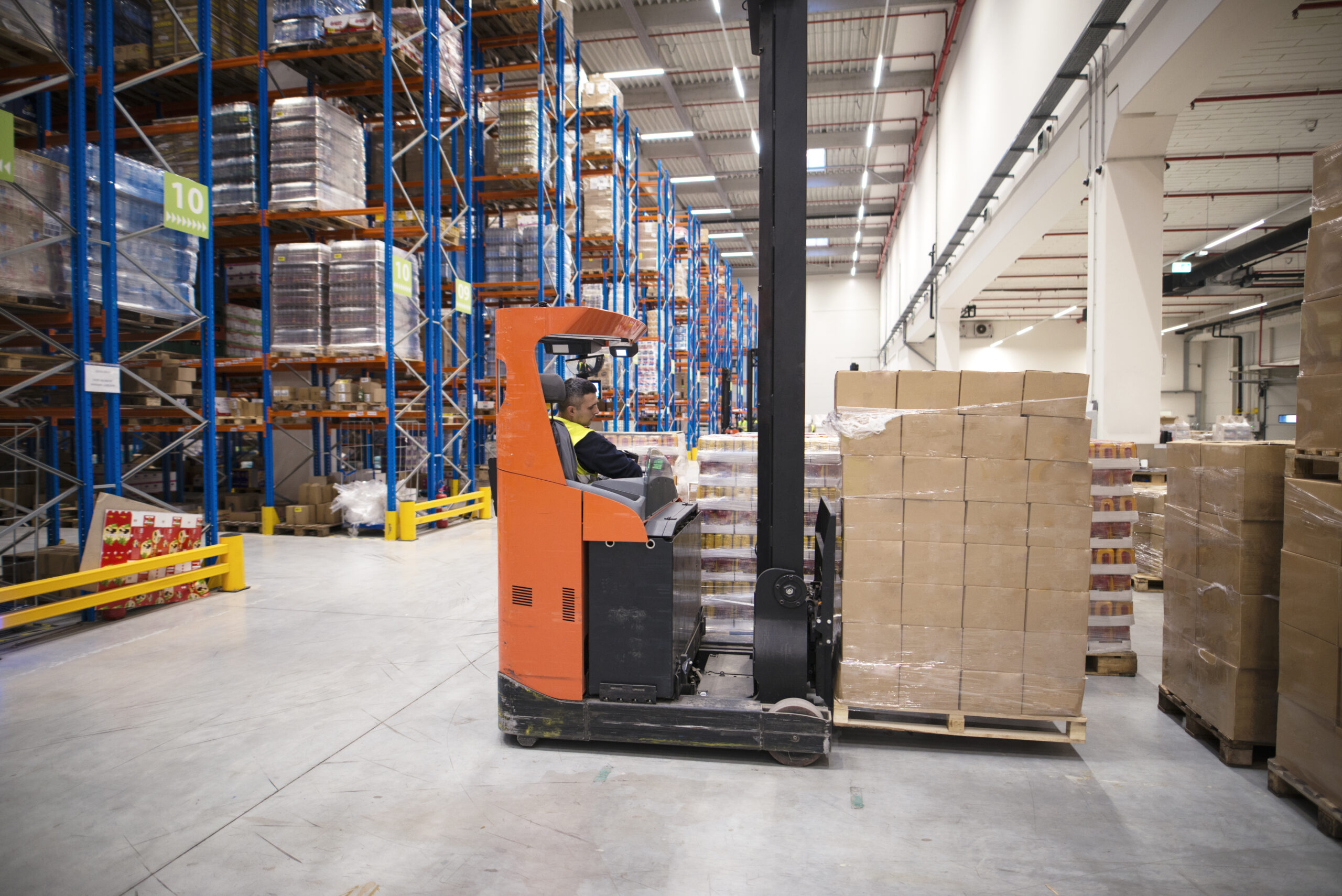 Why HELI Reach Stacker Forklifts Are Ideal for High-Racking Warehouses